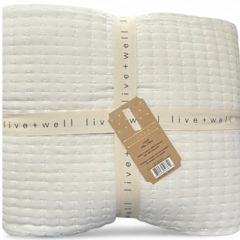 Live Well Cream Full/Queen Quilt 90”x90” NEW with Tags 100% Polyester - Picture 2 of 2